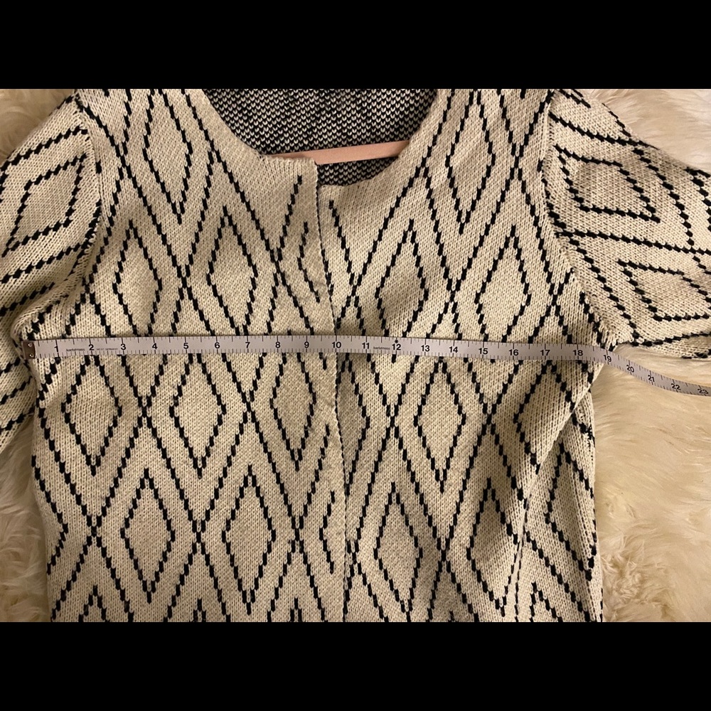 Geometric sweater - Picture 6 of 6
